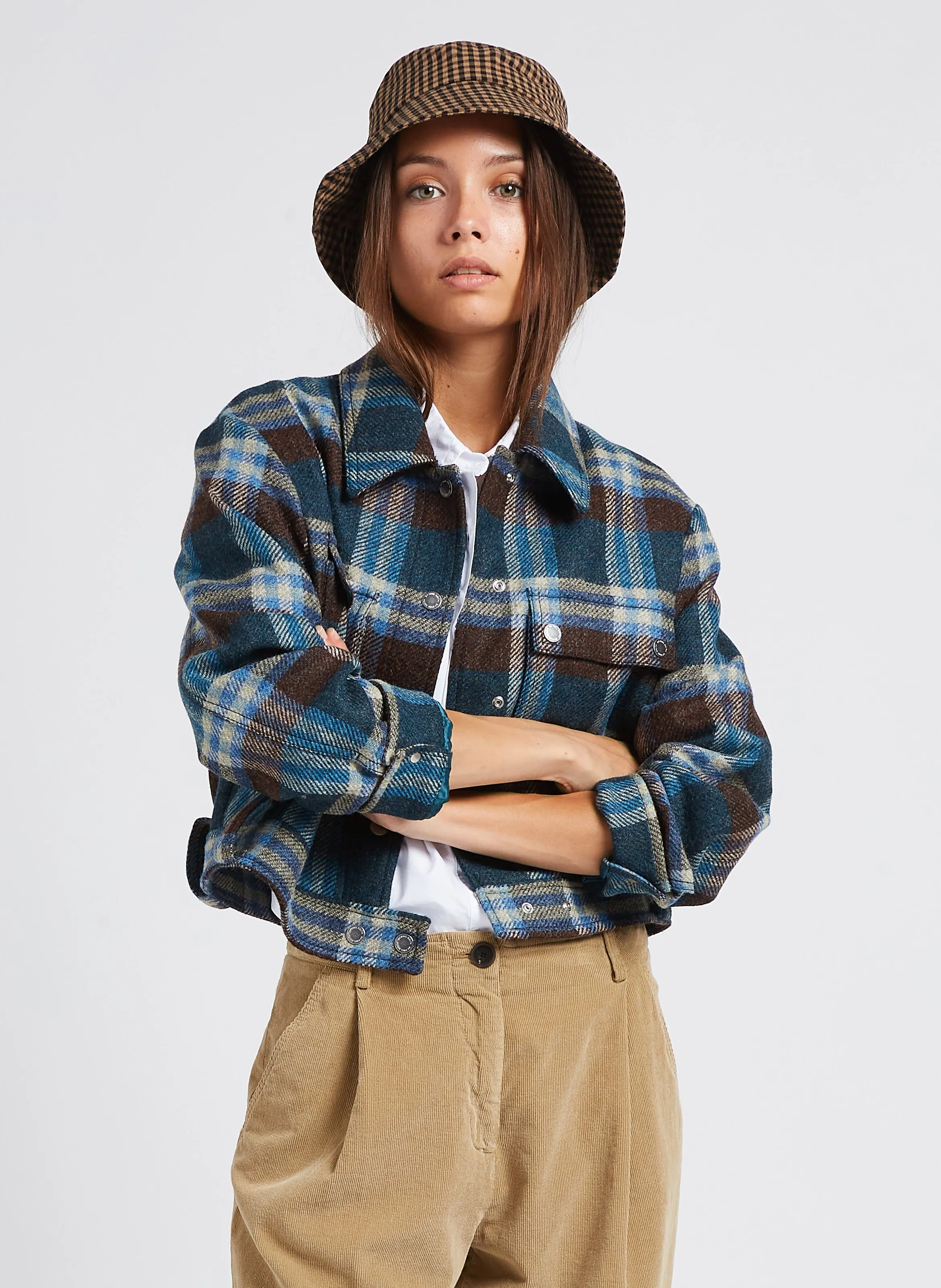 Chaqueta corta de lana con cuello clásico de cuadros en azul
