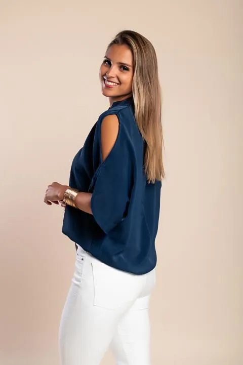 Elegante blusa holgada con escote en 