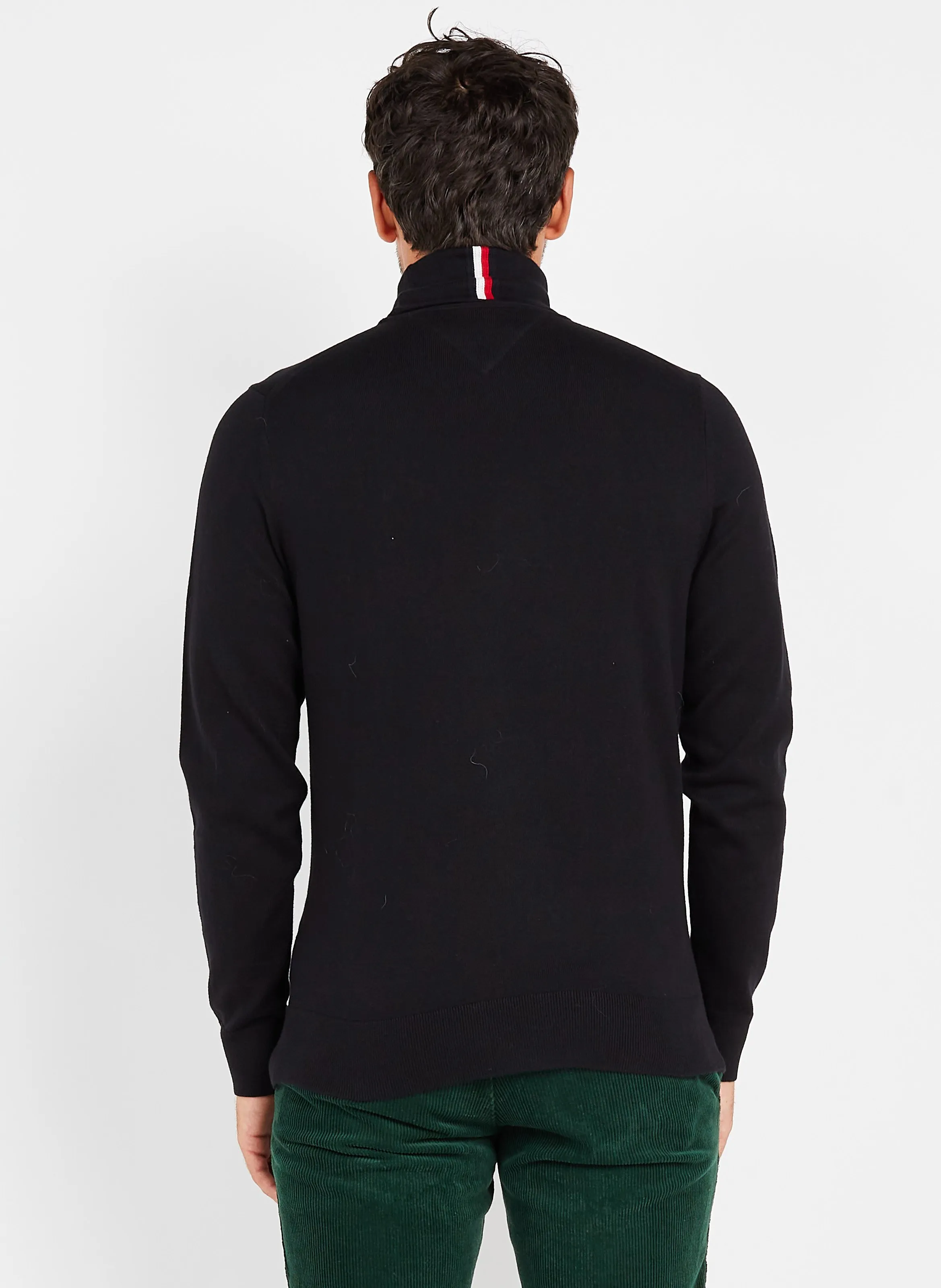 Jersey de mezcla de algodón orgánico regular fit con cuello vuelto en negro