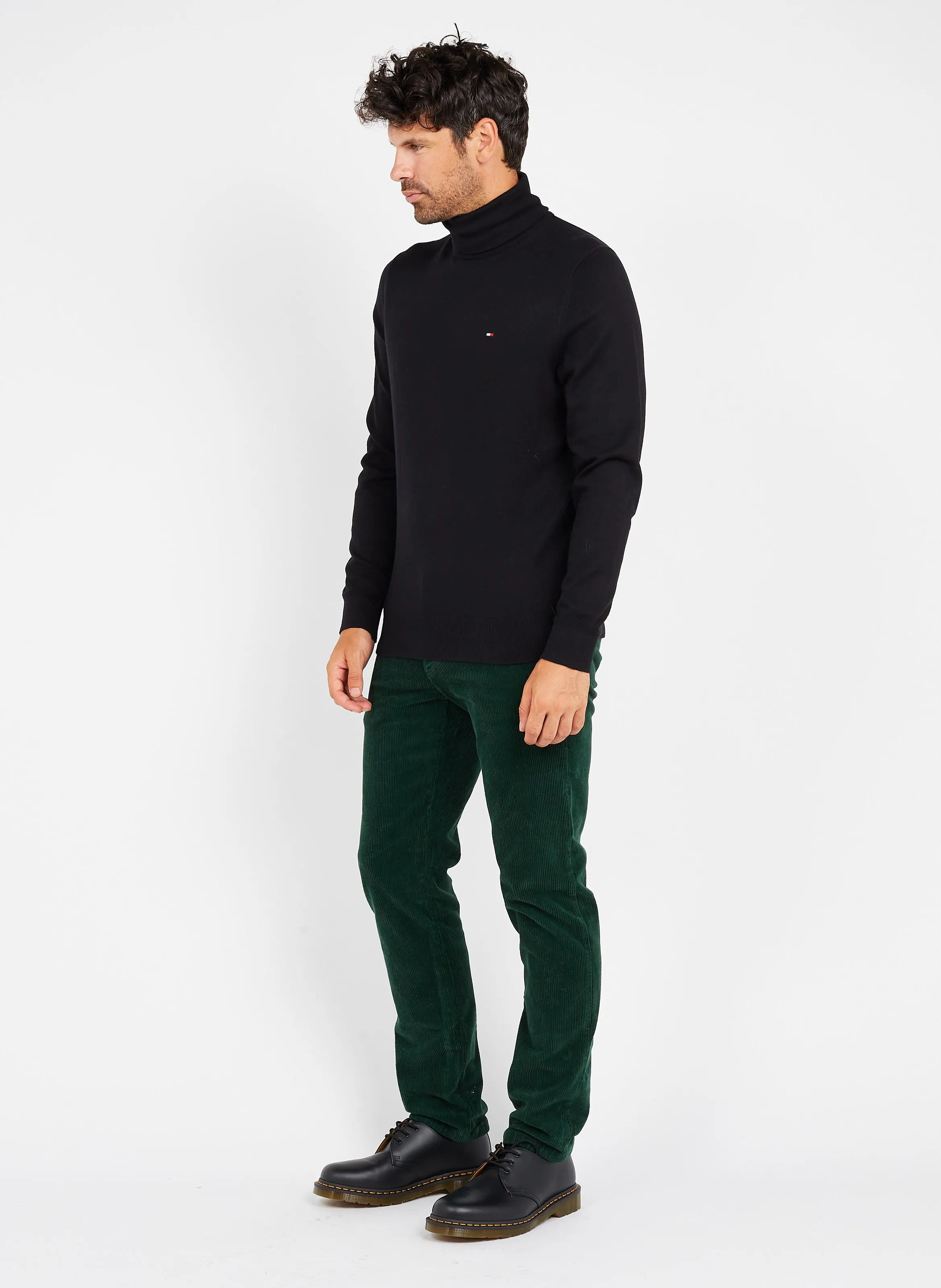 Jersey de mezcla de algodón orgánico regular fit con cuello vuelto en negro