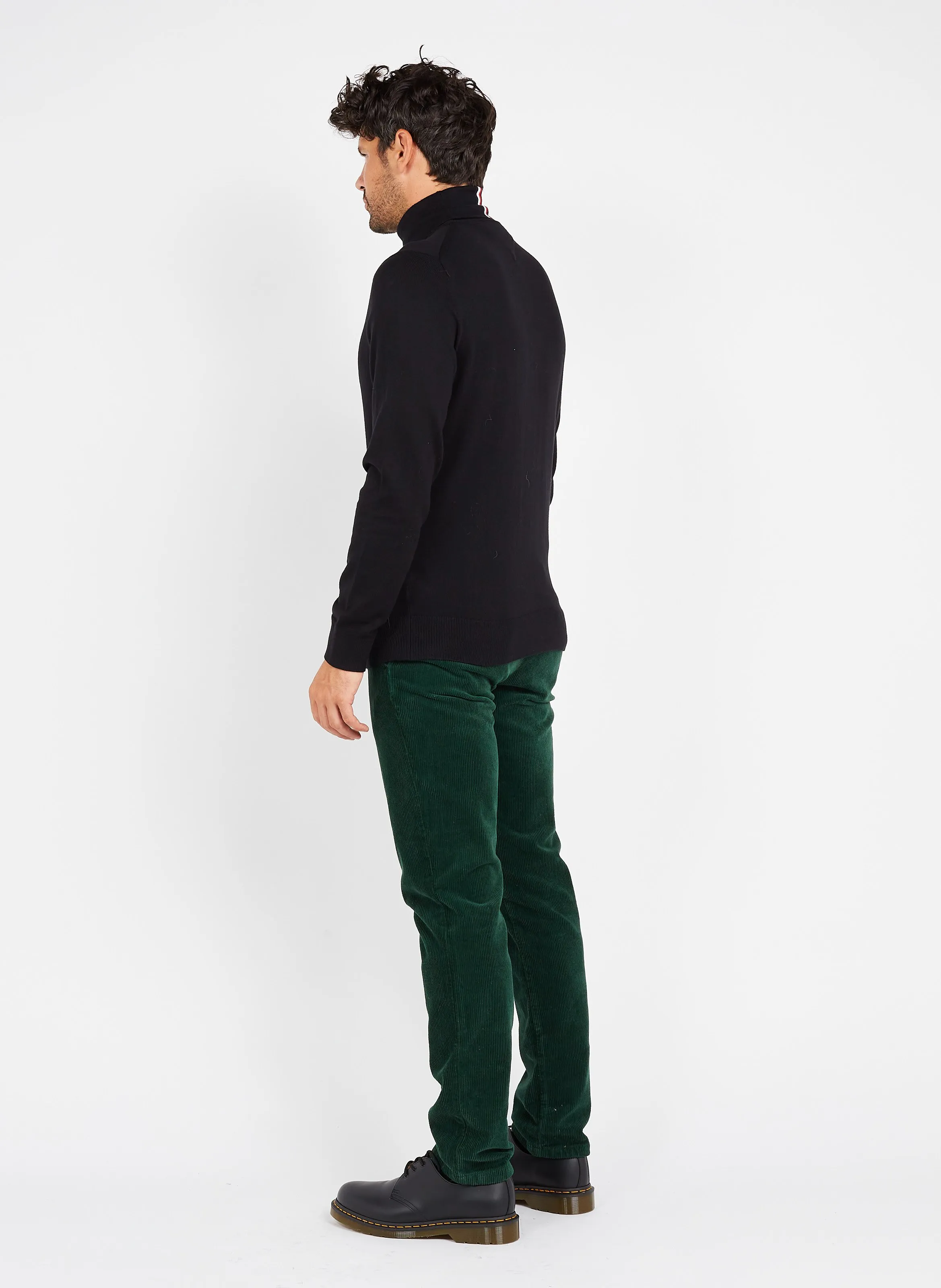 Jersey de mezcla de algodón orgánico regular fit con cuello vuelto en negro