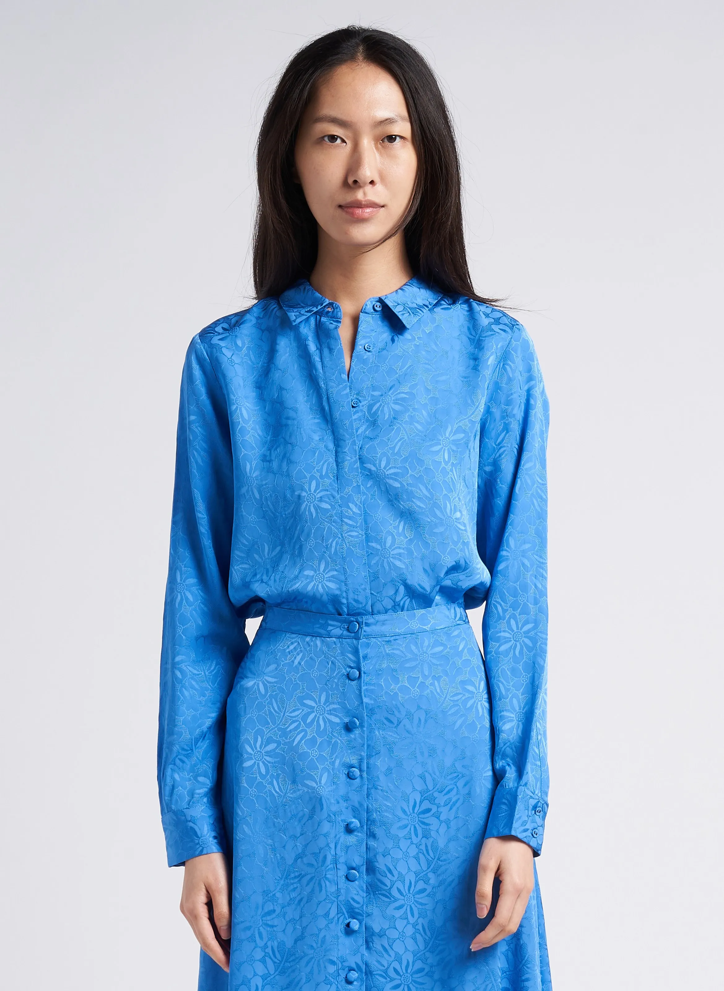 MARIE SIXTINE ASATI  CAMISA CON ESTAMPADO DE FLORES Y CUELLO ITALIANO EN AZUL