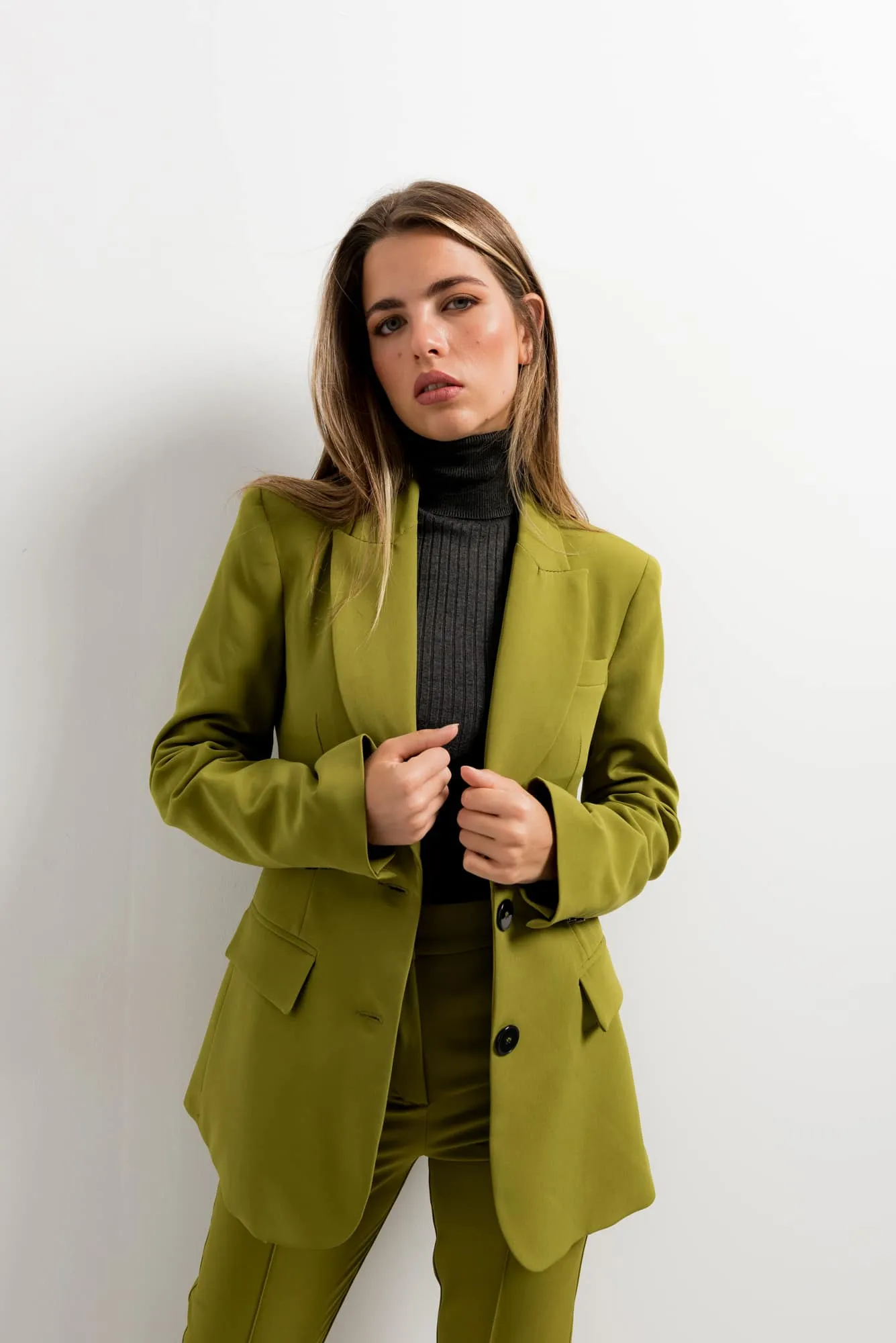 Pantalones aberturas laterales mujer color verde tiro alto