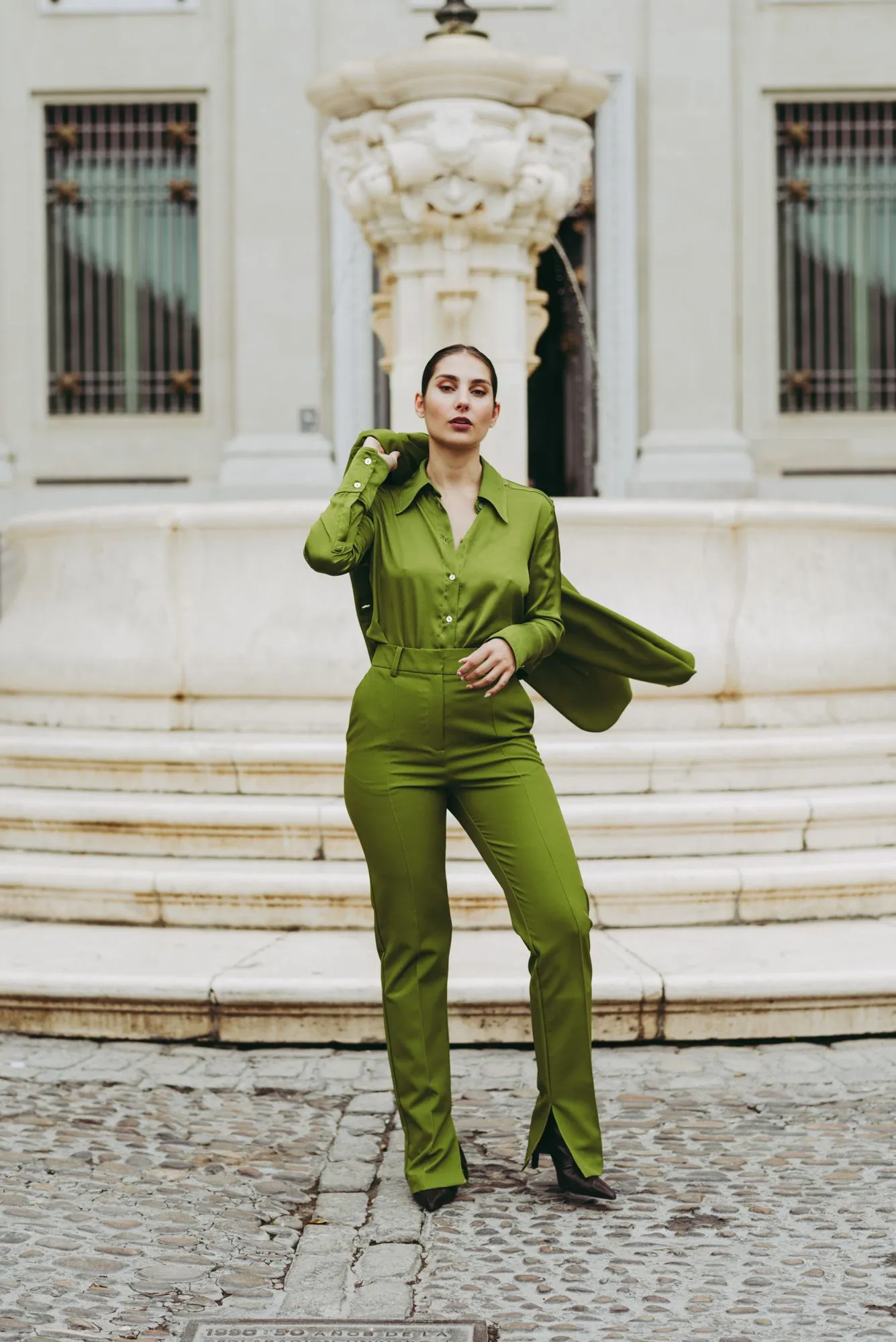 Pantalones aberturas laterales mujer color verde tiro alto