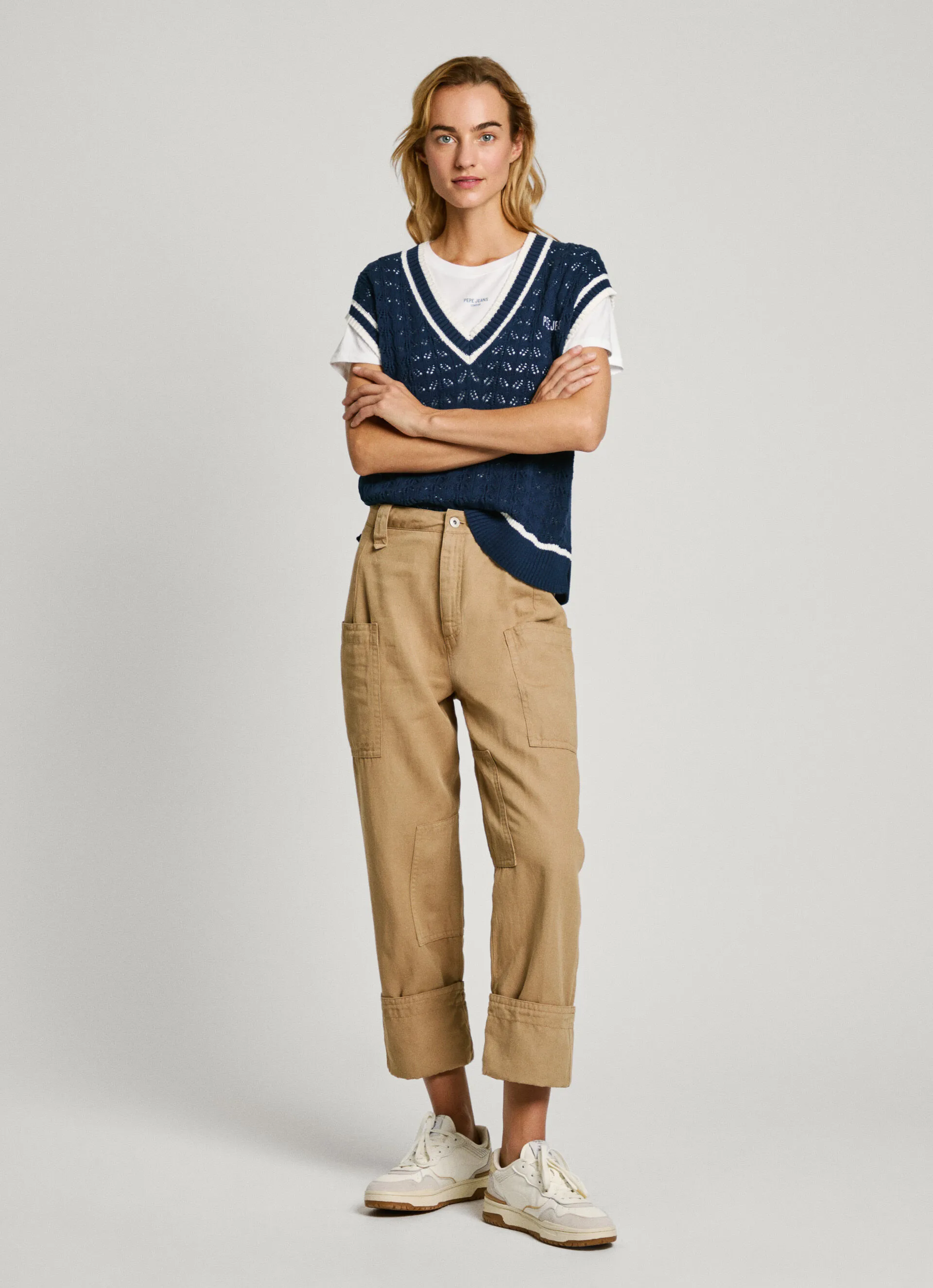 pantalón cargo en sarga