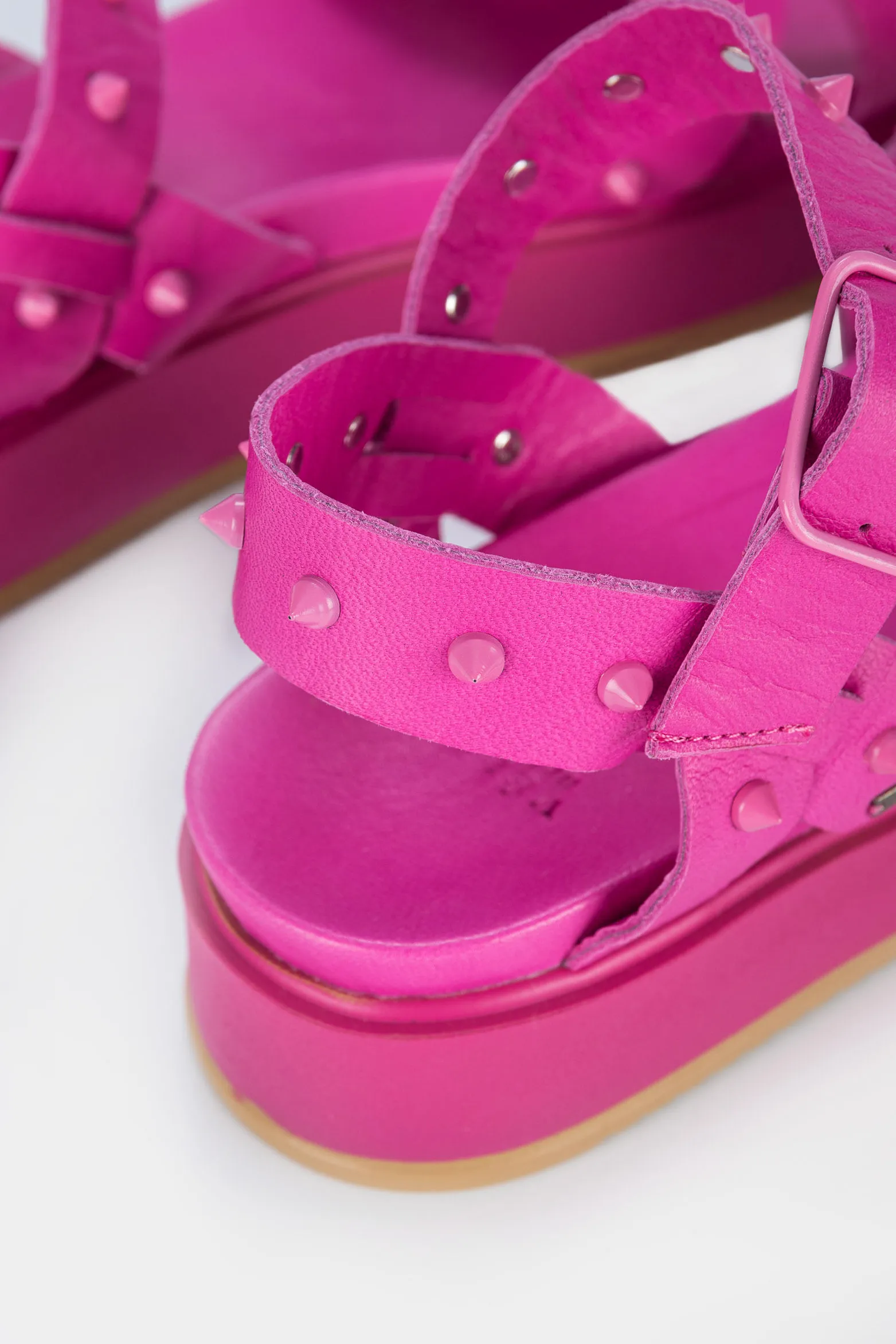 Sandalias plataforma palau de cuero para mujer taches metálicos