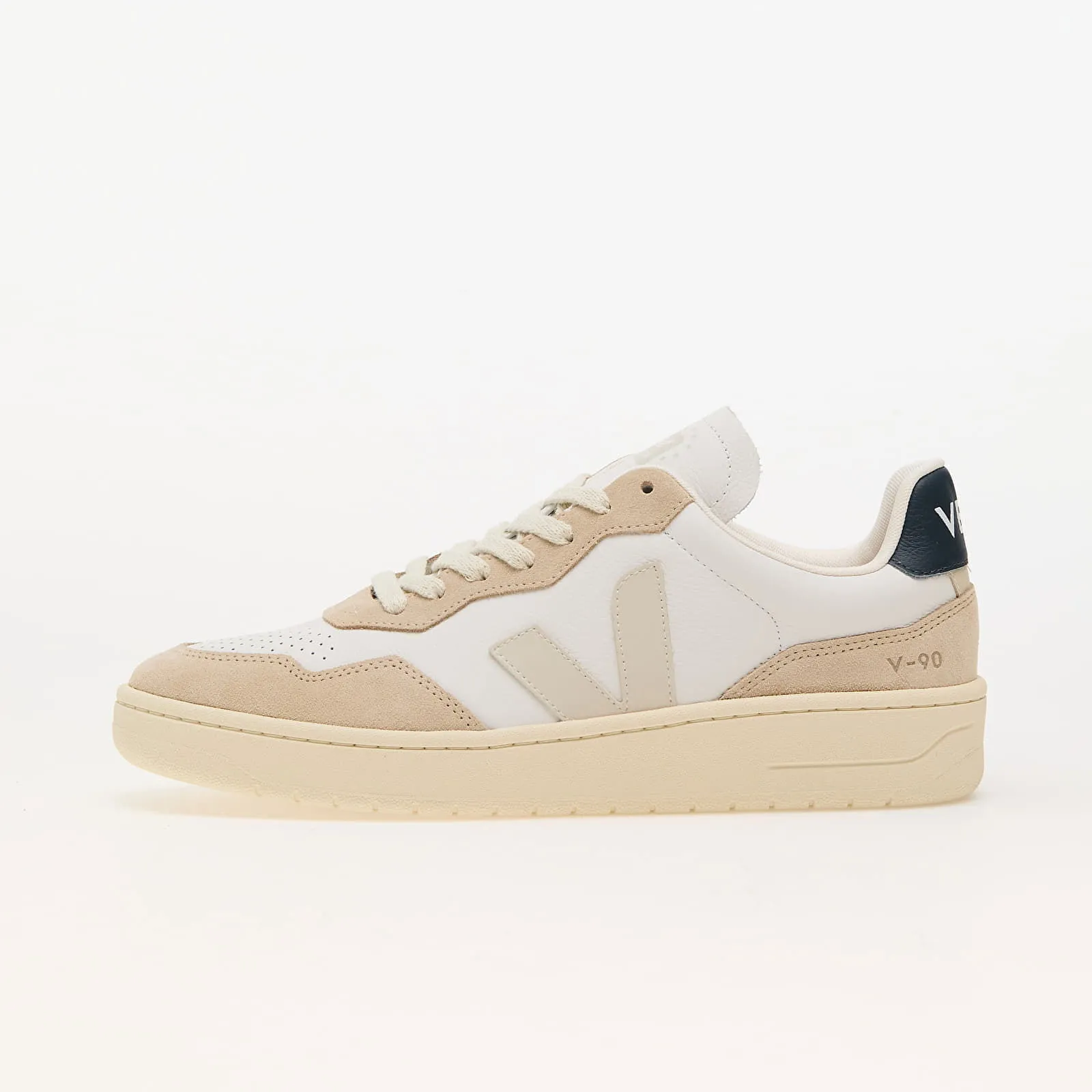 VEJA V90 EXTRA WHITE PIERRE NAUTICO