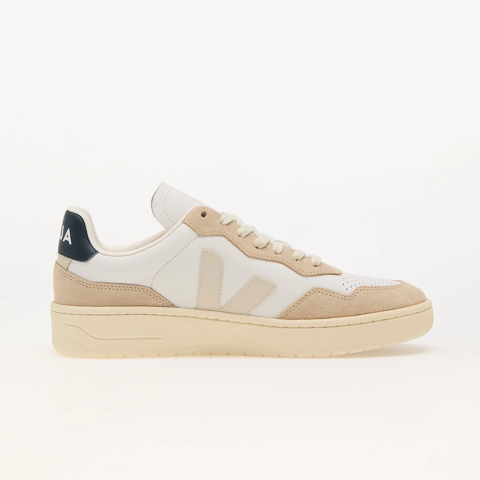 VEJA V90 EXTRA WHITE PIERRE NAUTICO