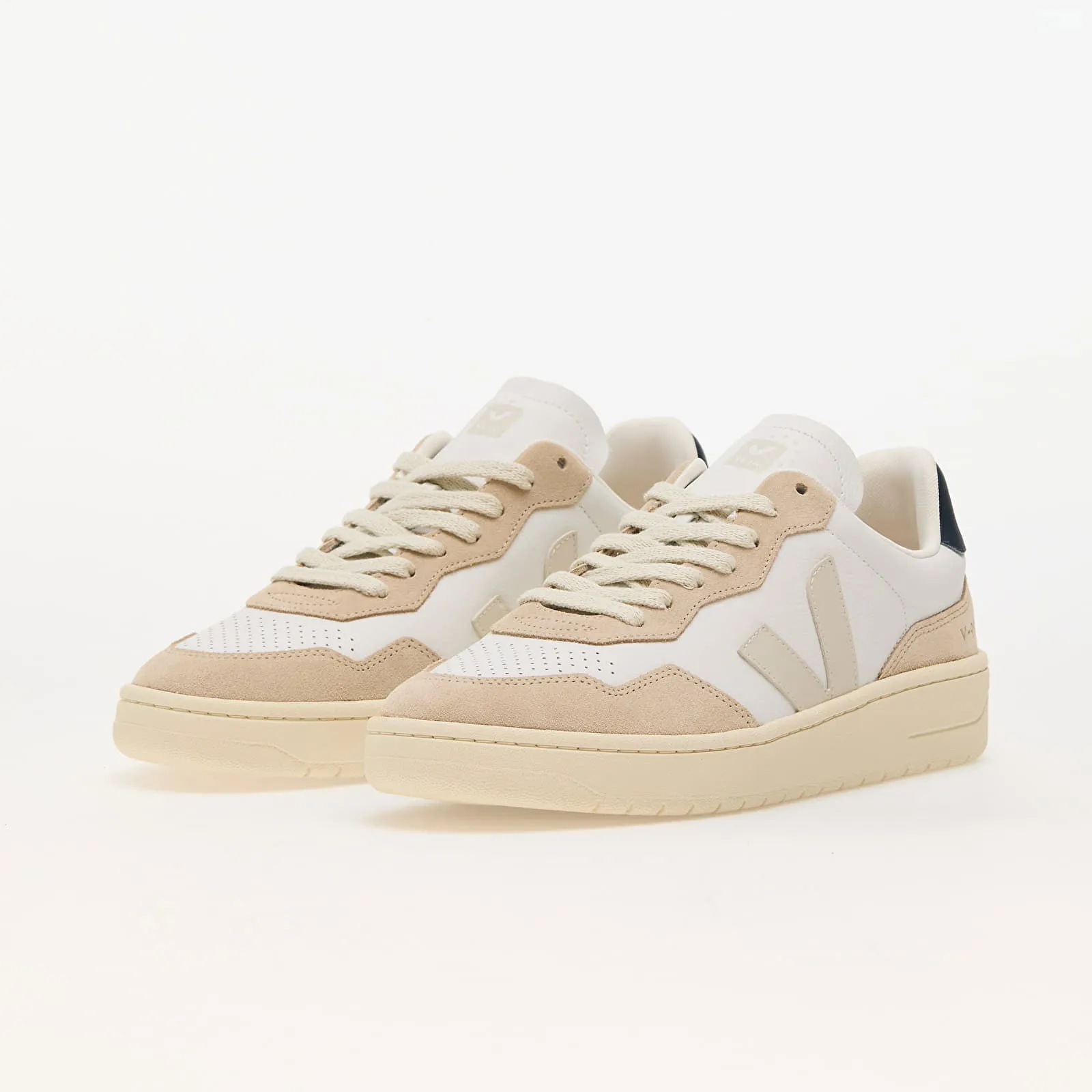 VEJA V90 EXTRA WHITE PIERRE NAUTICO